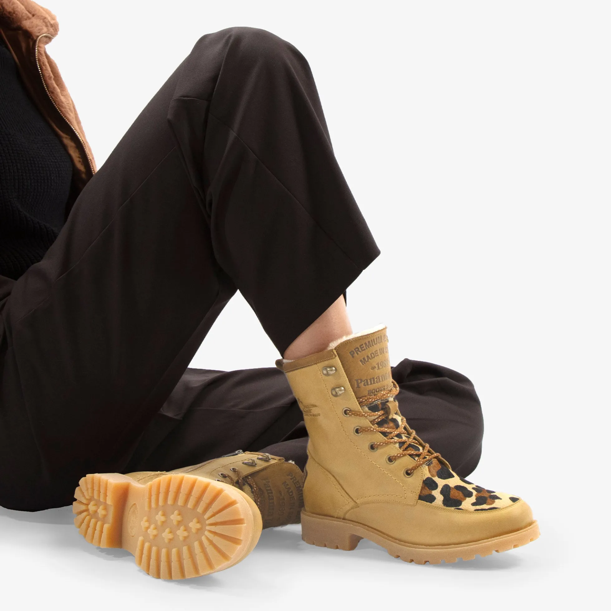 Altea Igloo Botas de piel con forro interior de pelo natural.