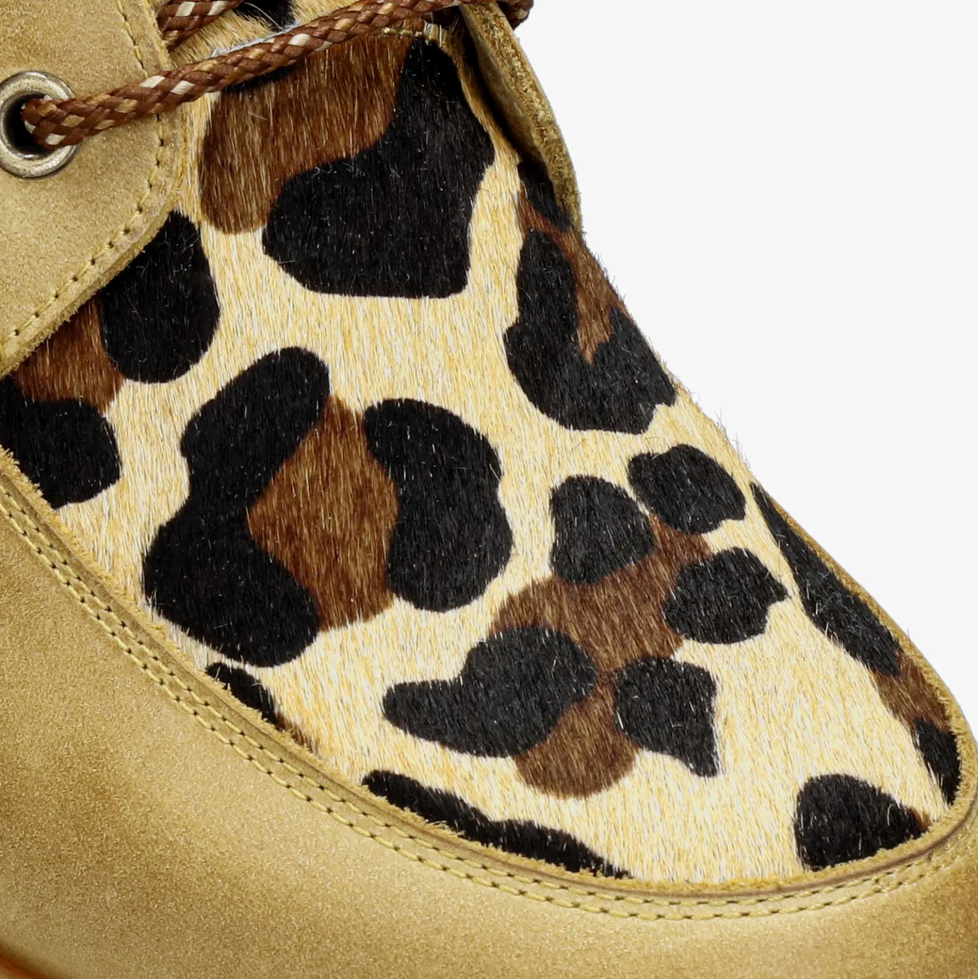 Altea Igloo Botas de piel con forro interior de pelo natural.