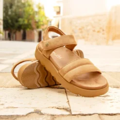 Bety Sandalias de piel con forro interior de piel.