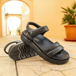 Bety Sandalias de piel con forro interior de piel.