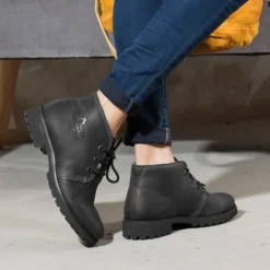 Bota Panama Botín de piel con forro interior de piel.