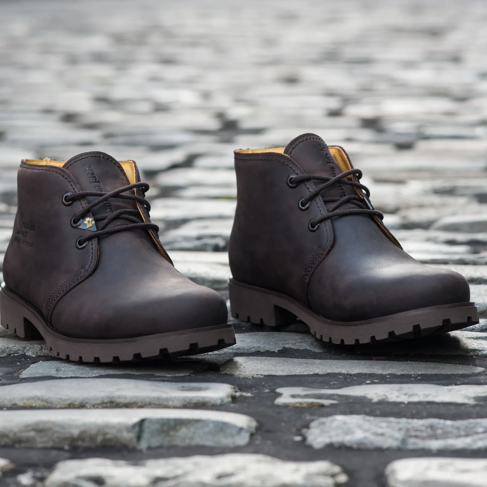 Bota Panama Botín de piel con forro interior de piel.