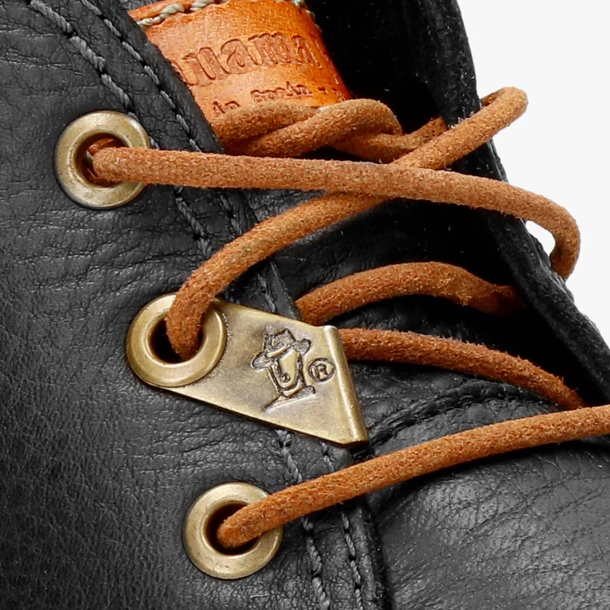 Bota Panama Igloo Botín de piel con forro interior de pelo natural.