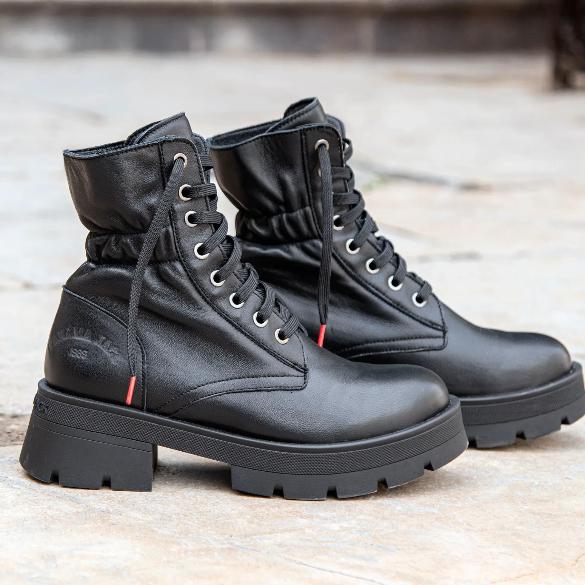 Clementine Botas de piel con forro interior de piel.
