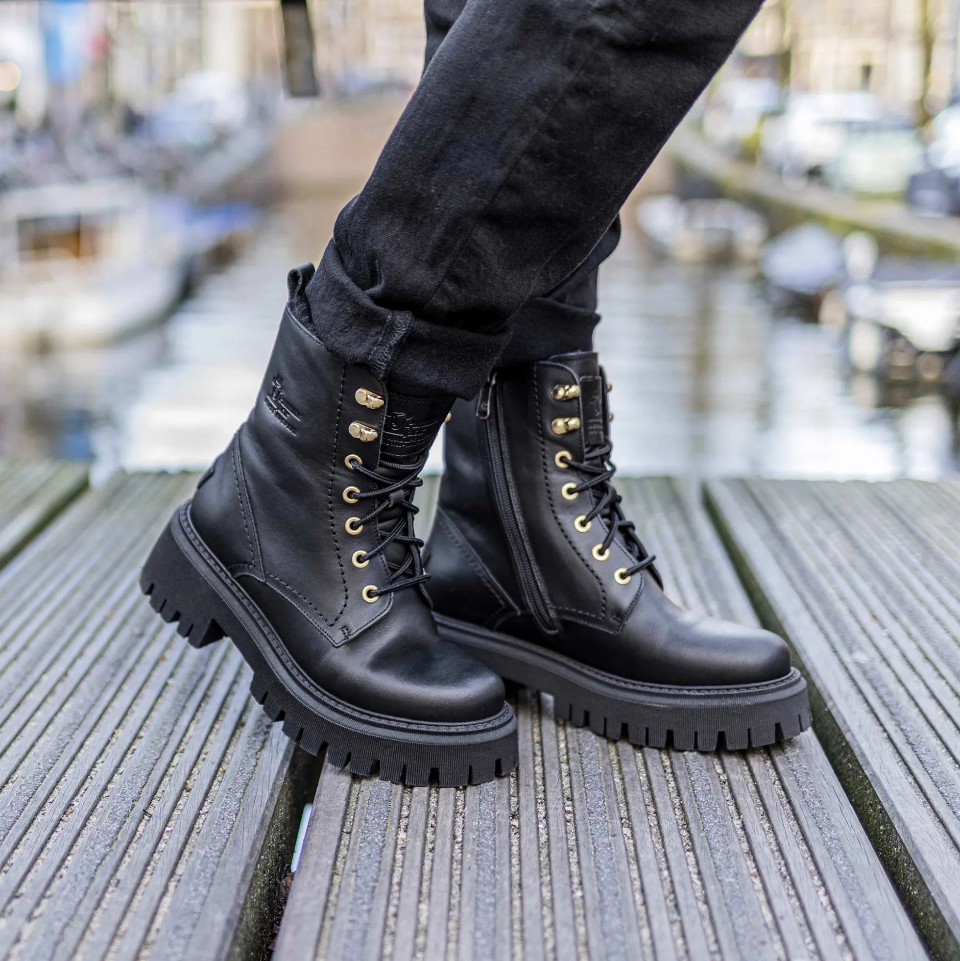 Farai Botas de piel con forro interior de pelo.
