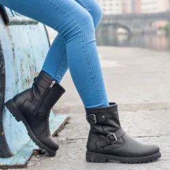 Felina Botas de piel con forro interior de pelo.