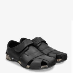 Fletcher Basics Sandalias de piel con forro interior de piel.