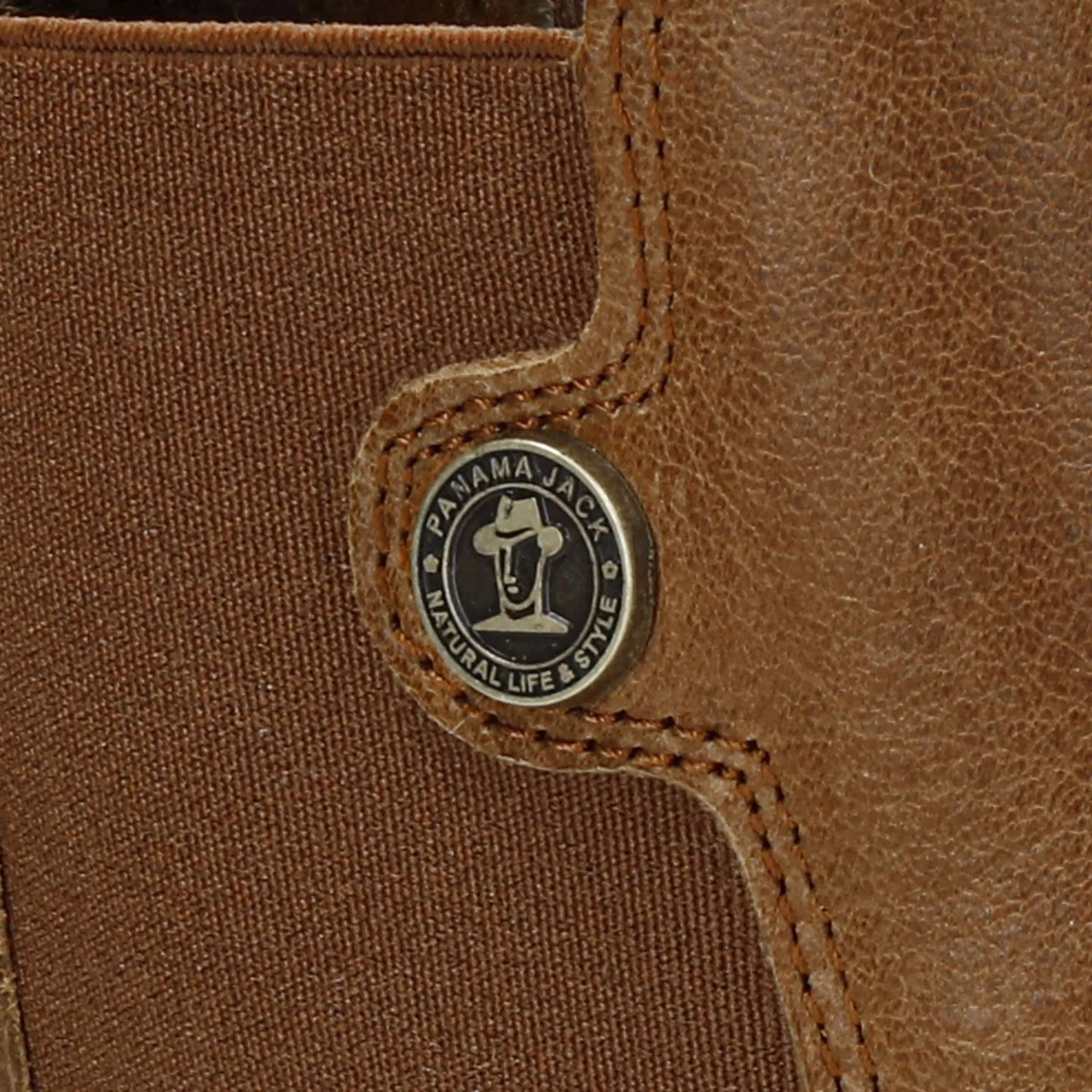 Francesca Igloo Botín de piel con forro interior de pelo natural.