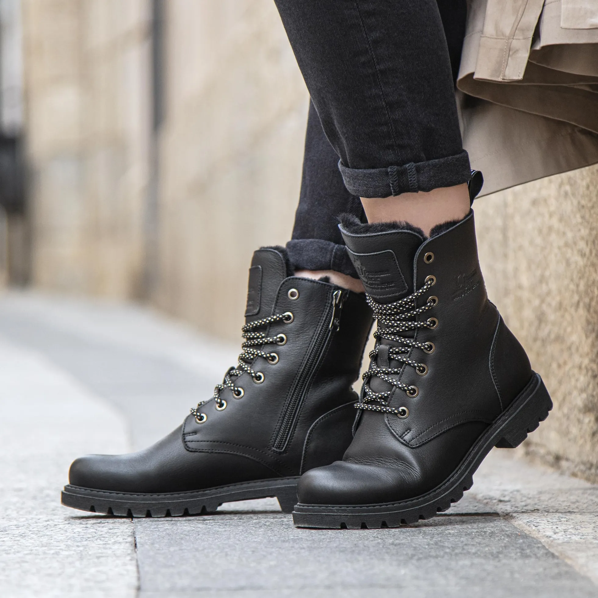 Frisia Botas de piel con forro interior de pelo.