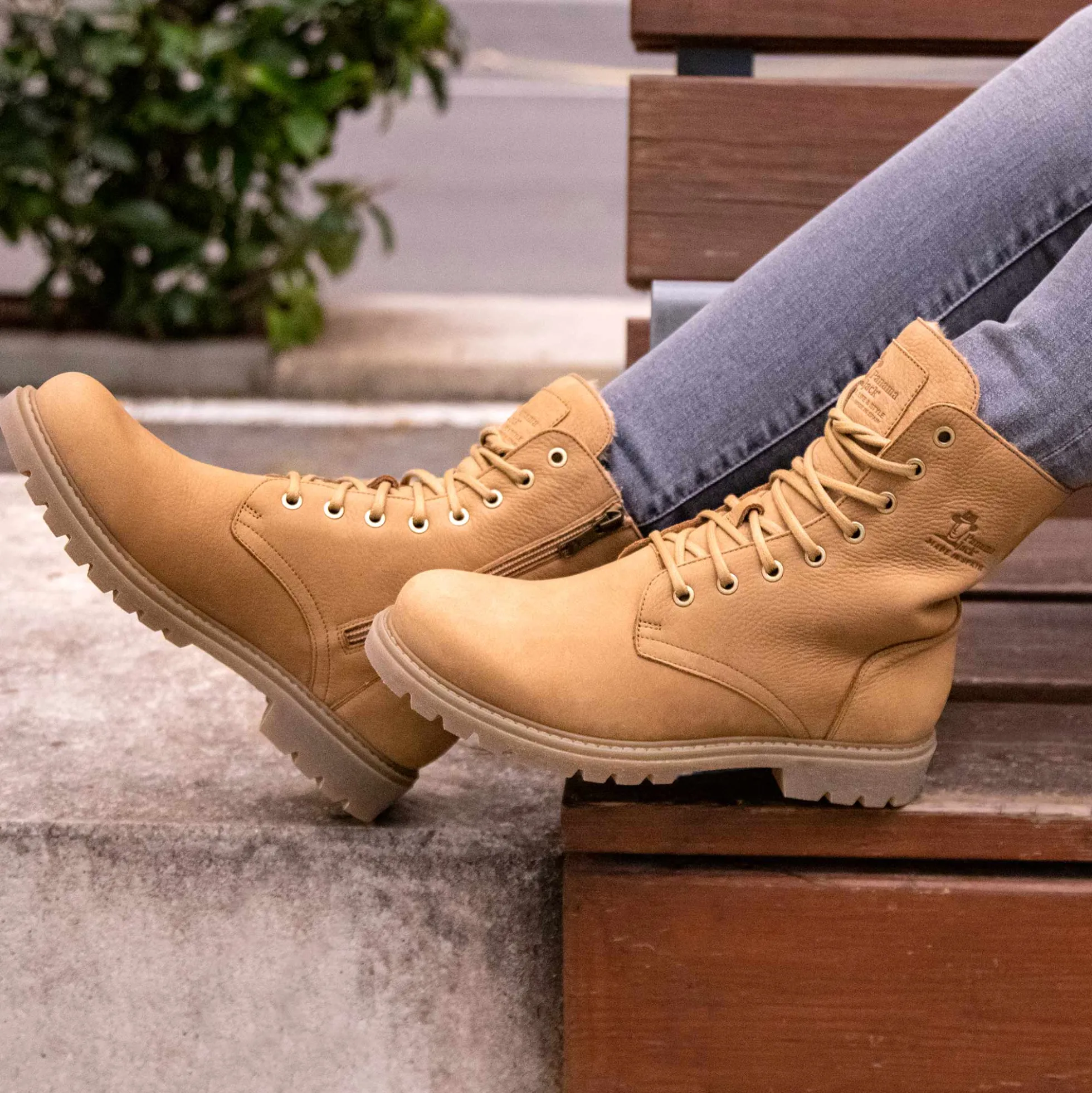 Frisia Botas de piel con forro interior de pelo.