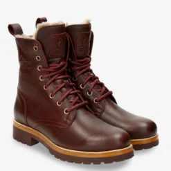 Frisia Botas de piel con forro interior de pelo.
