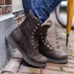 Frisia Botas de piel con forro interior de pelo.