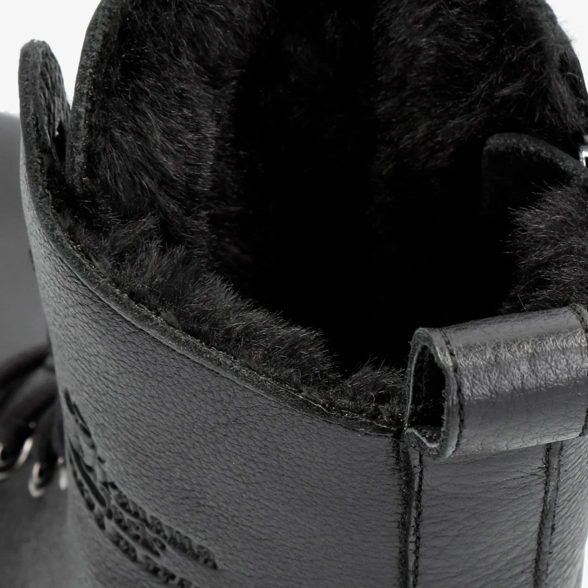 Frisia Botas de piel con forro interior de pelo.