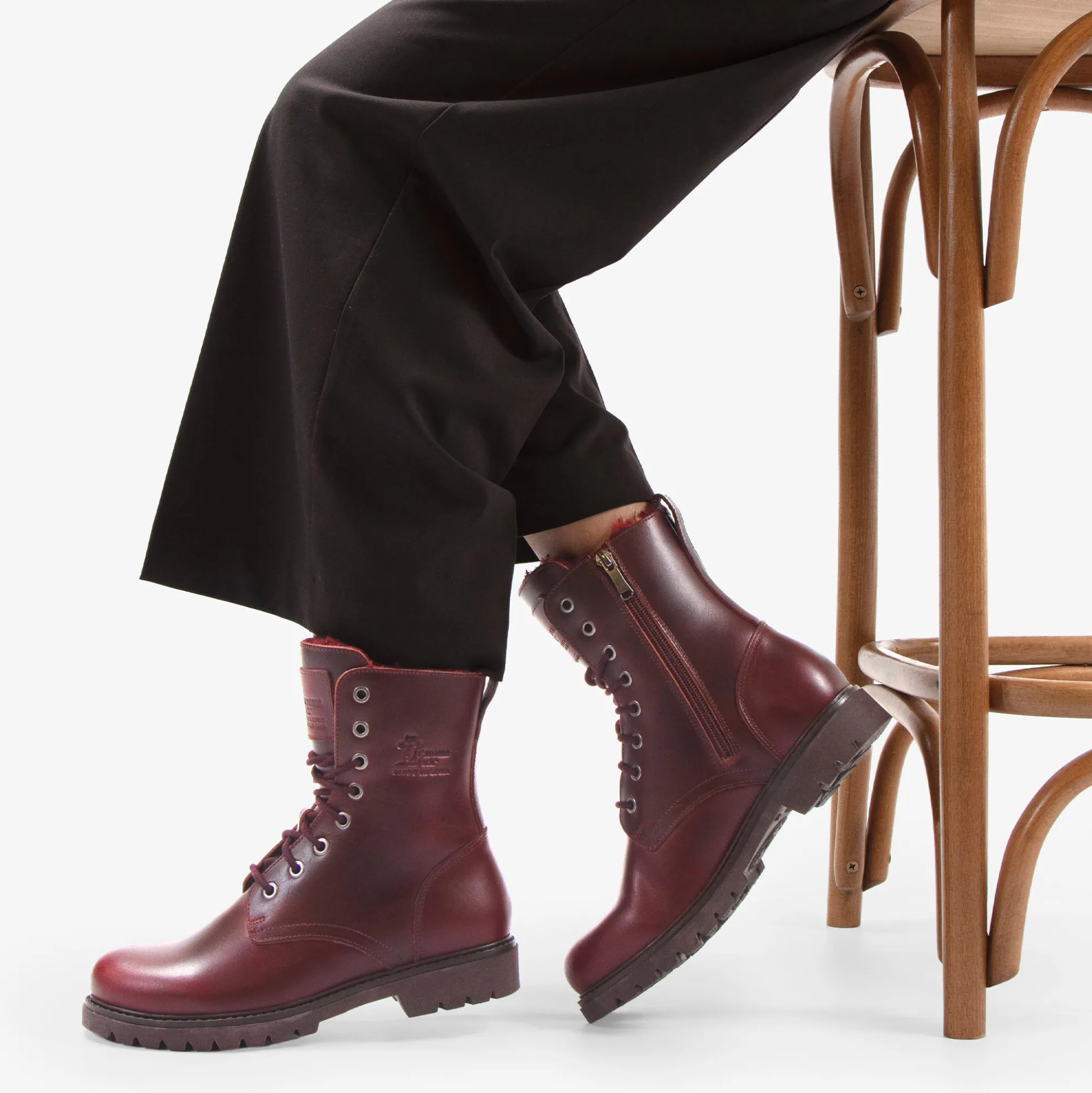 Frisia Botas de piel con forro interior de pelo.