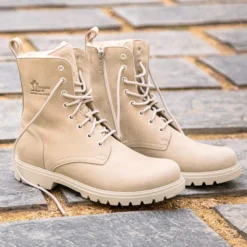 Frisia Botas de piel con forro interior de pelo.