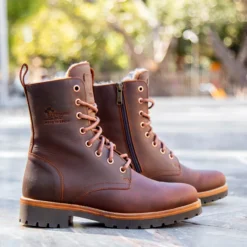 Frisia Botas de piel con forro interior de pelo.