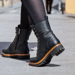 Frisia Botas de piel con forro interior de piel.