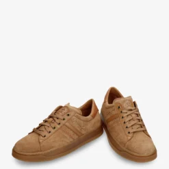 Game Sneakers de piel con forro interior de piel.