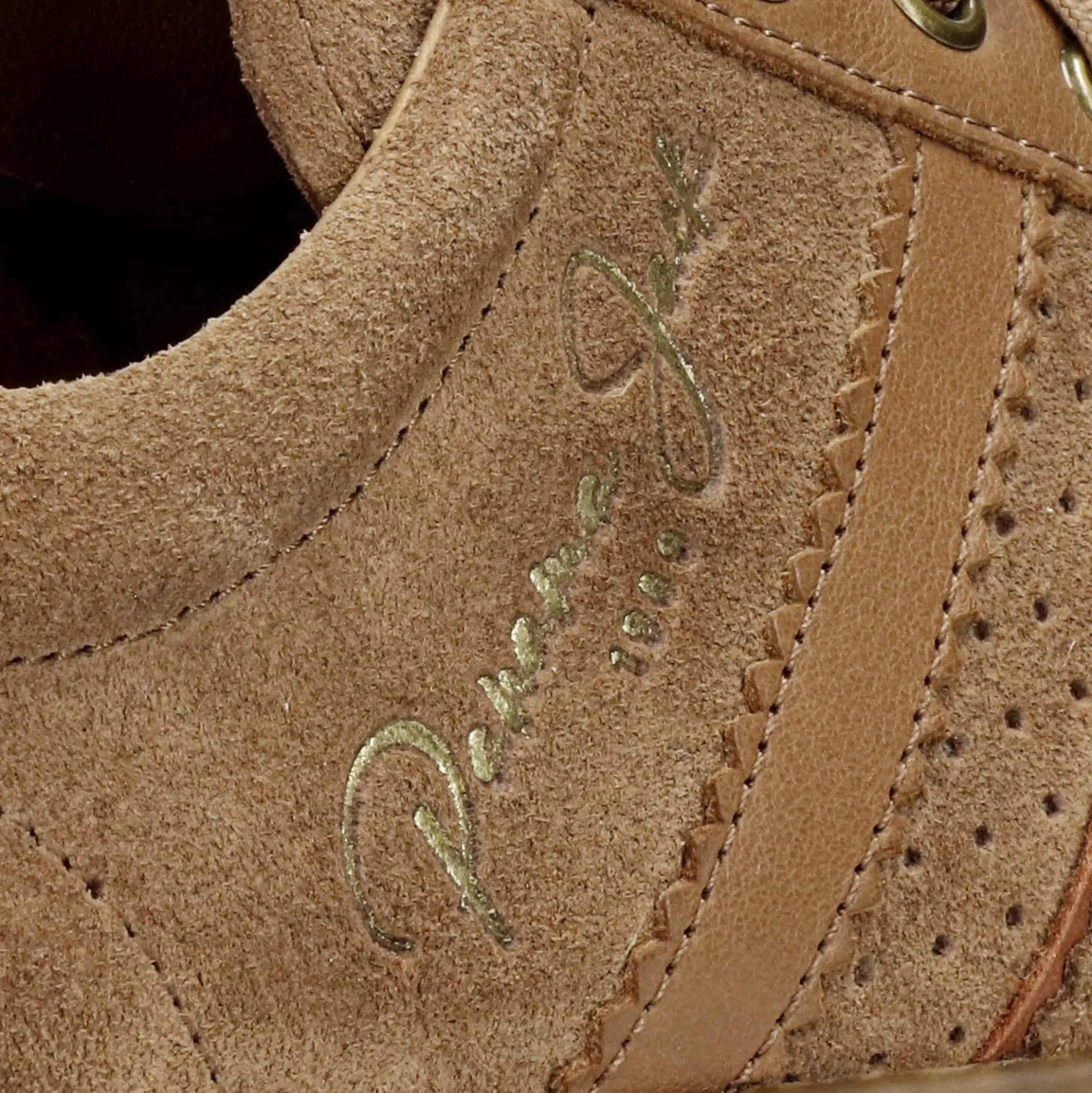 Game Sneakers de piel con forro interior de piel.