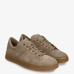 Game Sneakers de piel con forro interior de piel.