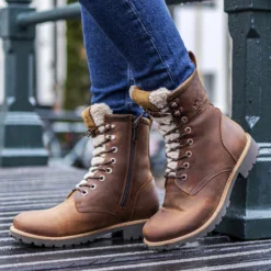 Ibi Botas de piel con forro interior de pelo.