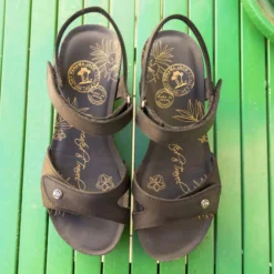 Julia Basics Sandalias de piel con forro interior de piel.