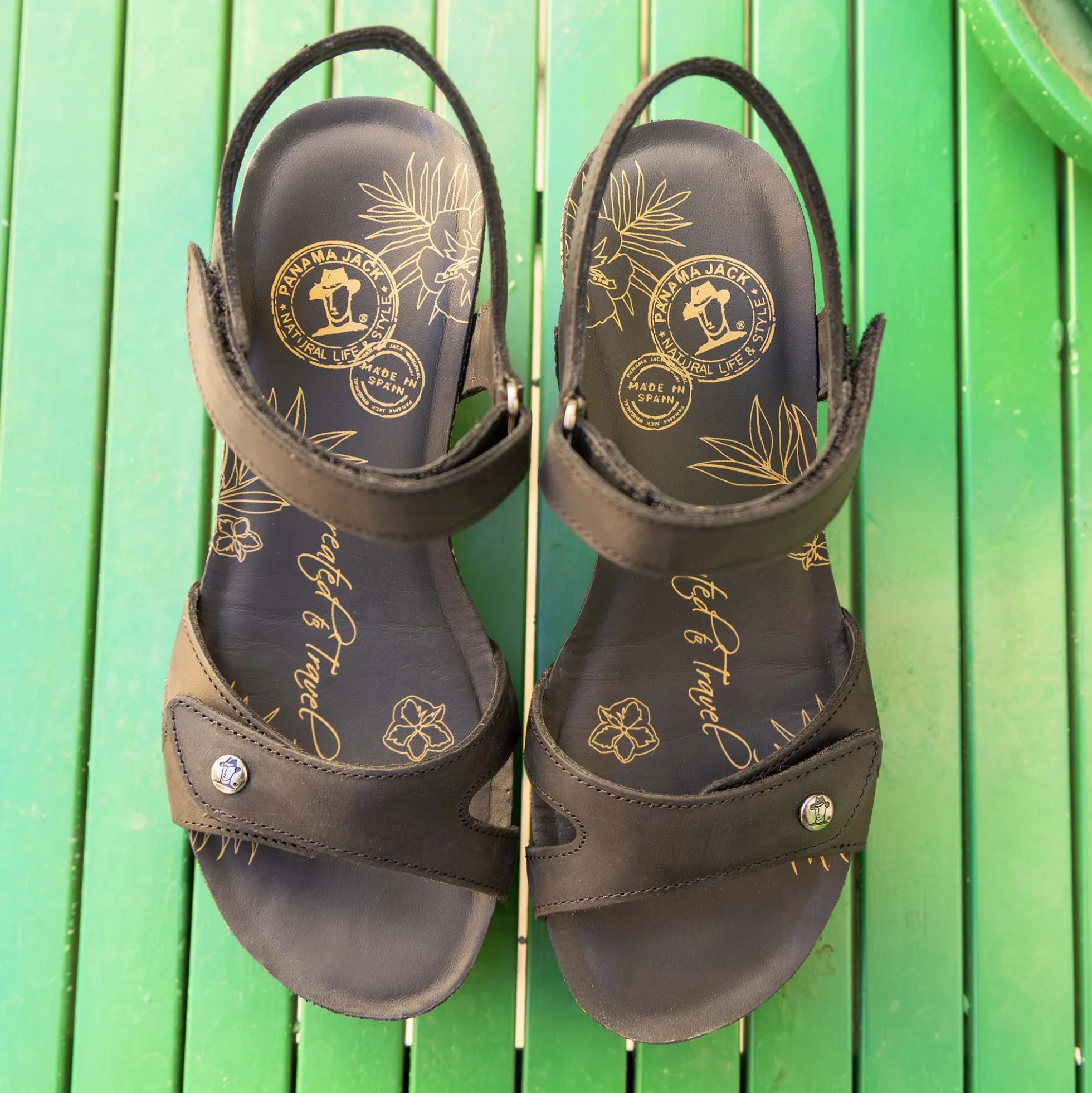 Julia Basics Sandalias de piel con forro interior de piel.