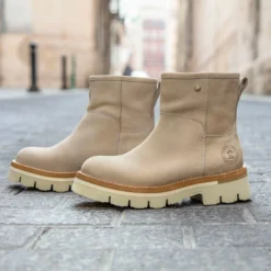 Laia Botas de piel con forro interior de pelo.