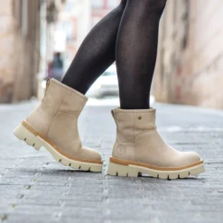 Laia Botas de piel con forro interior de pelo.
