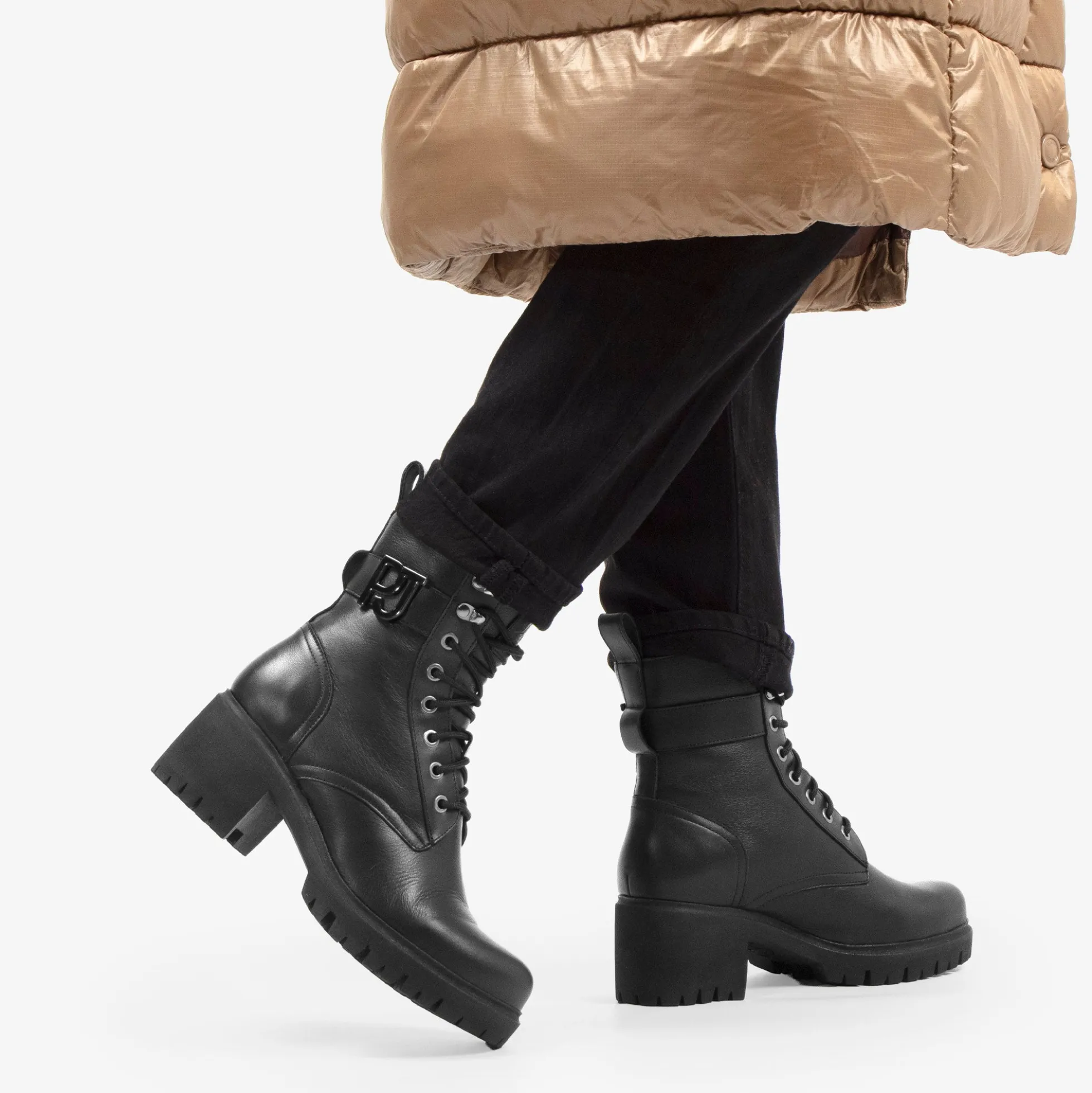 Paz Botas de piel con forro interior de pelo.