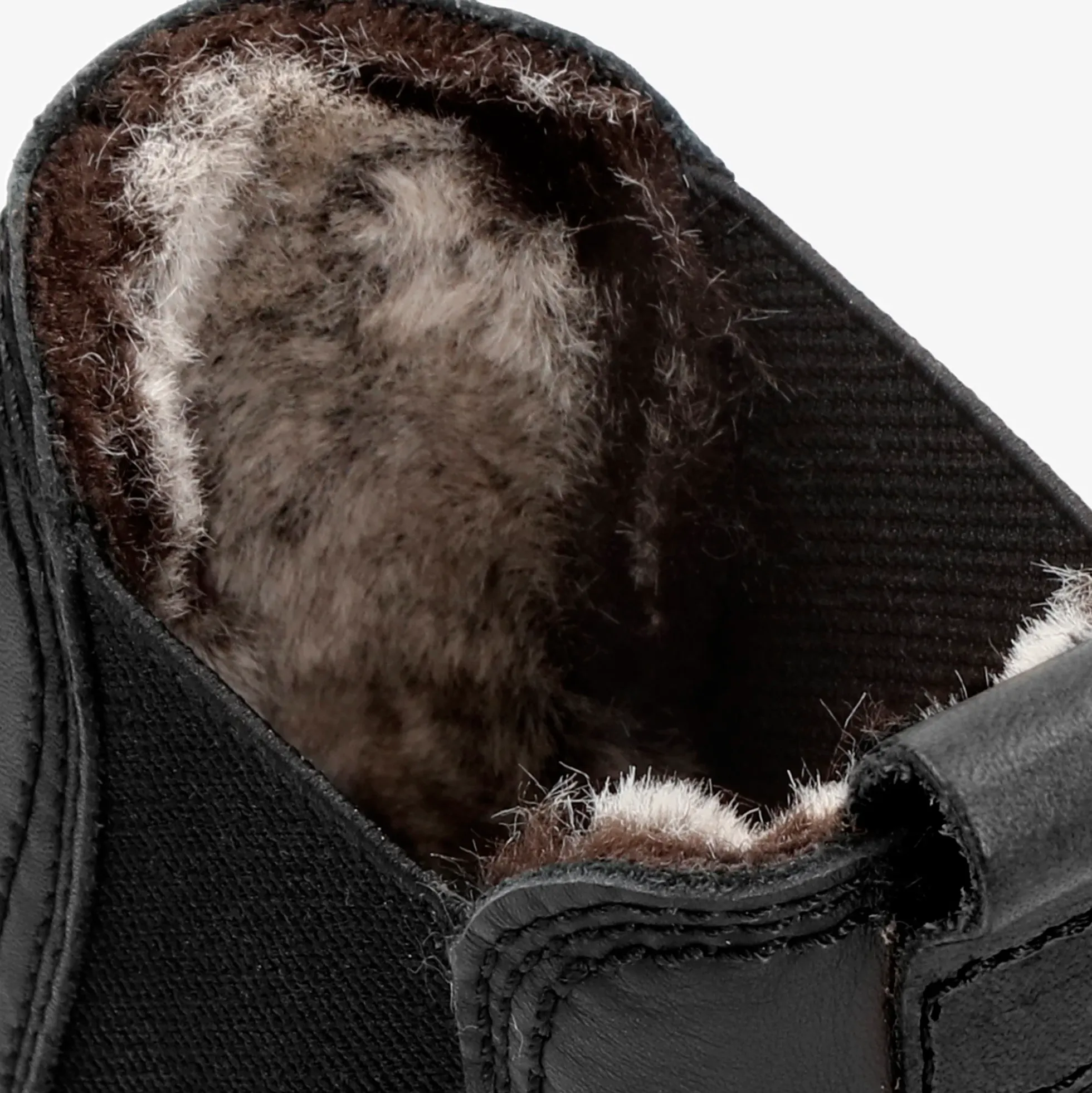 Pia Trav Botín de piel con forro interior de pelo.