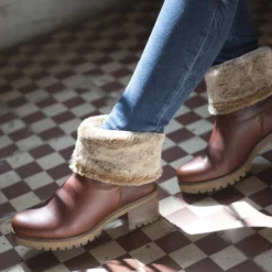 Piola Botas de piel con forro interior de pelo.