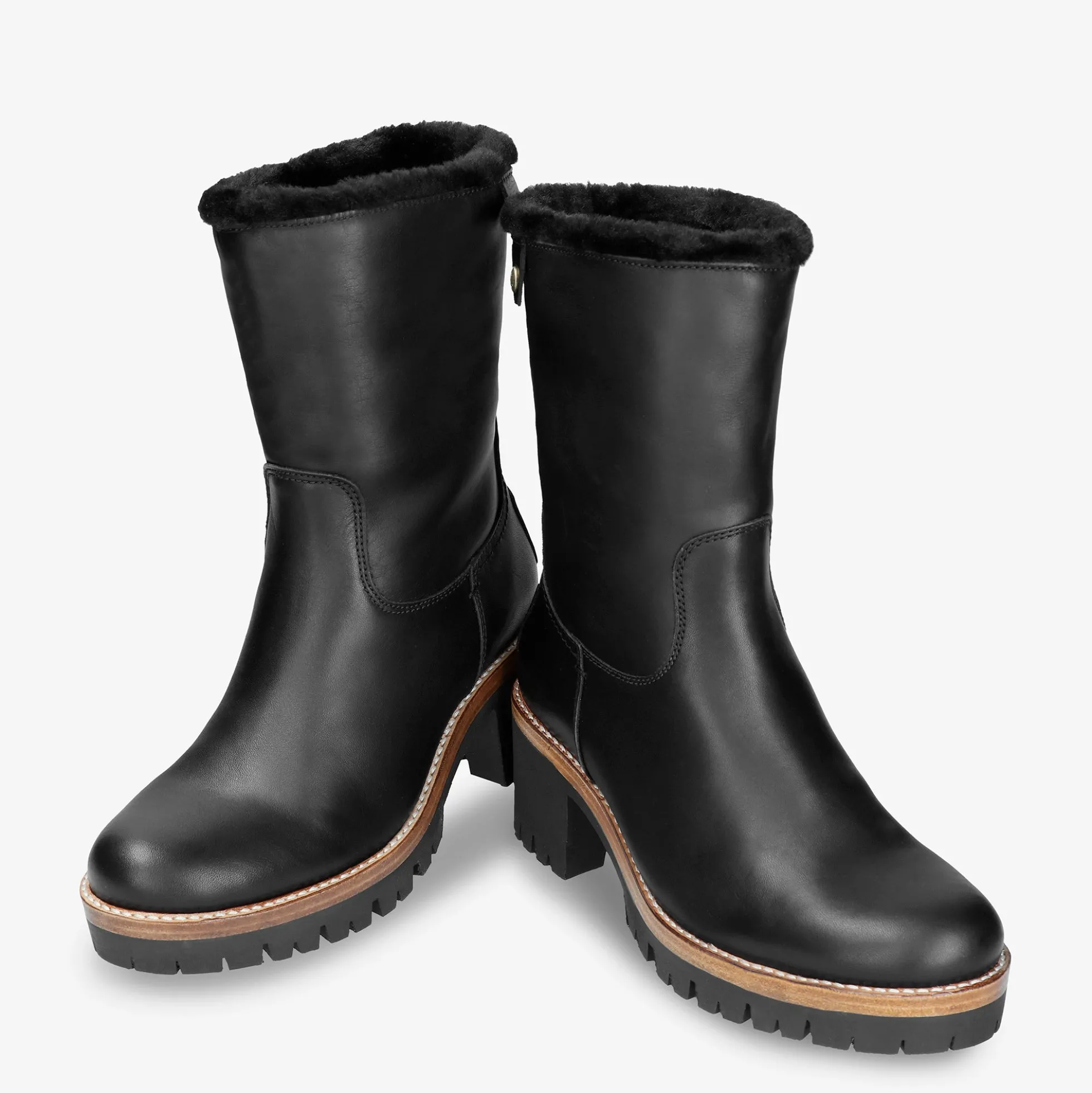Piola Botas de piel con forro interior de pelo.