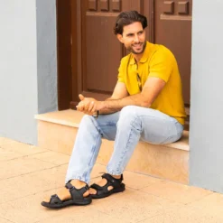 Salton Sandalias de piel con forro interior de lycra.