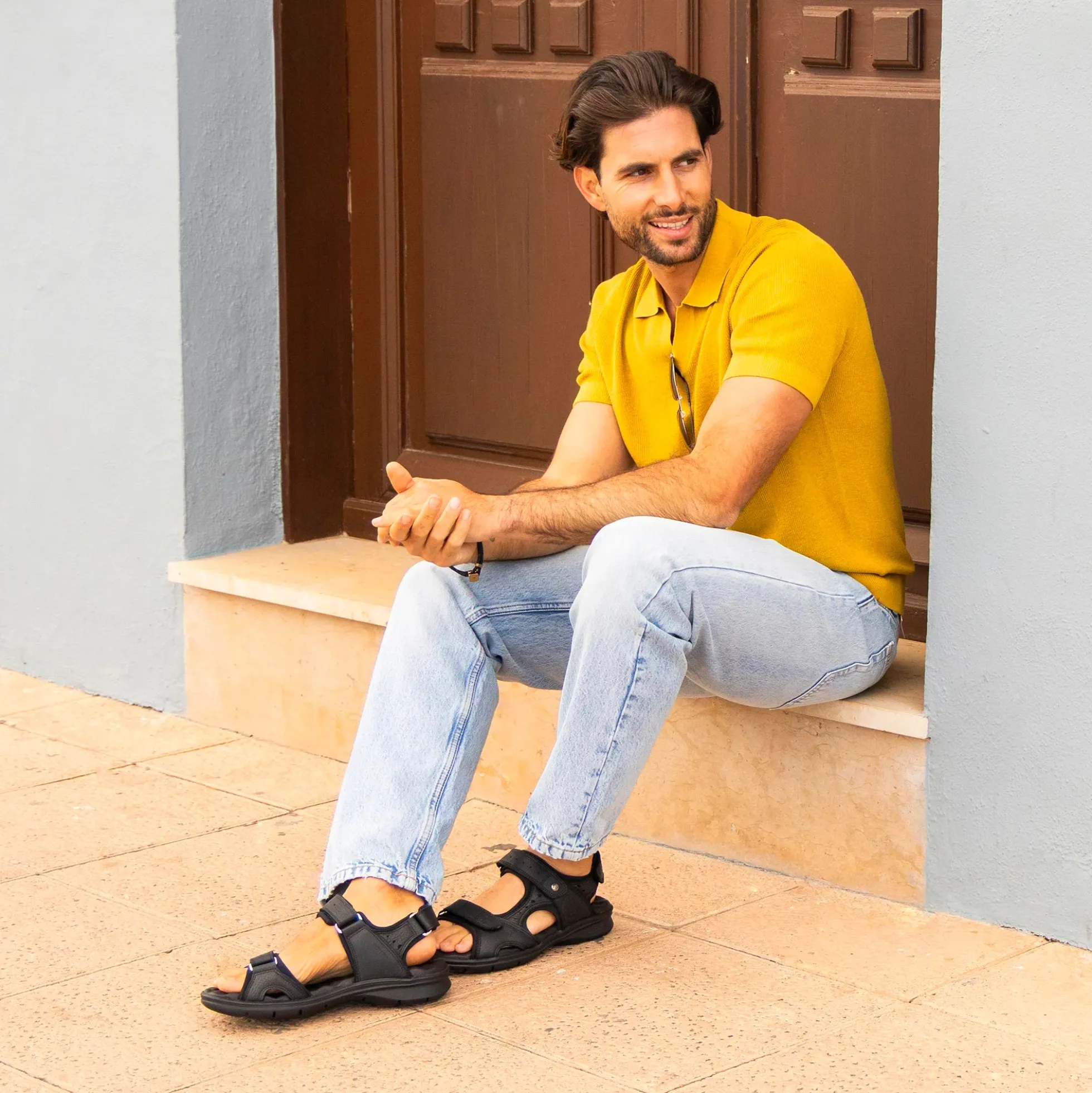 Salton Sandalias de piel con forro interior de lycra.