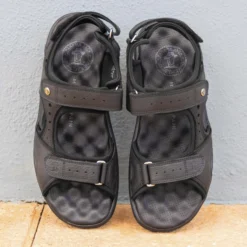 Salton Sandalias de piel con forro interior de lycra.