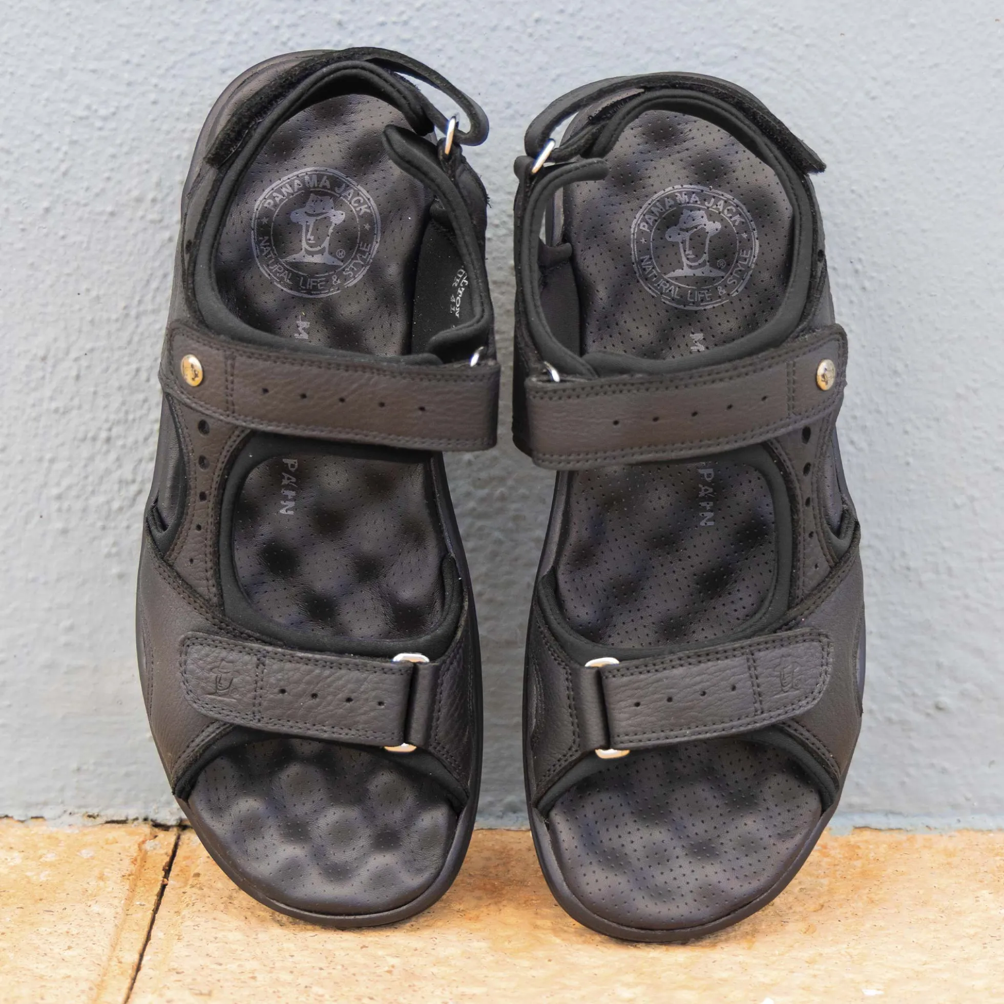 Salton Sandalias de piel con forro interior de lycra.