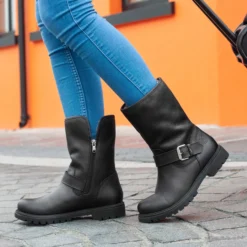 Singapur Botas de piel con forro interior de pelo.